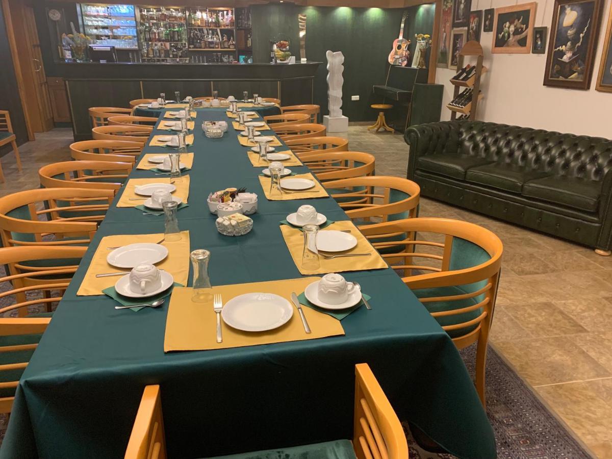 Antik Hotel Sofia Litomysl Luaran gambar