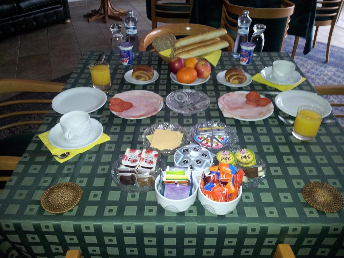 Antik Hotel Sofia Litomysl Luaran gambar